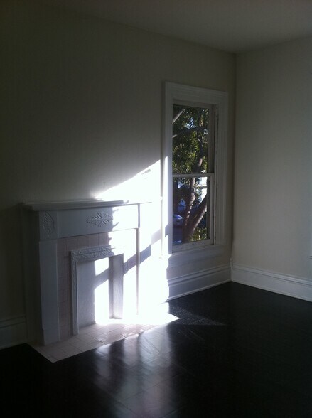Building Photo - 1215 W 30th St