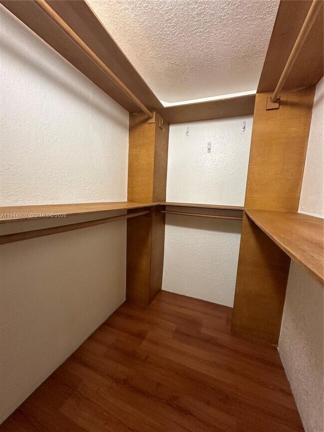 Building Photo - 4279 Greenbriar Ln