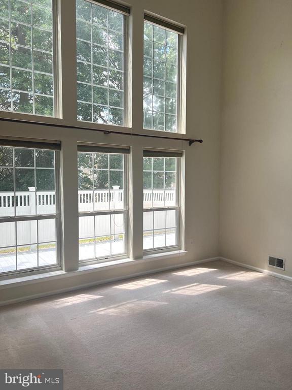 Building Photo - 301 Deer Run Ct
