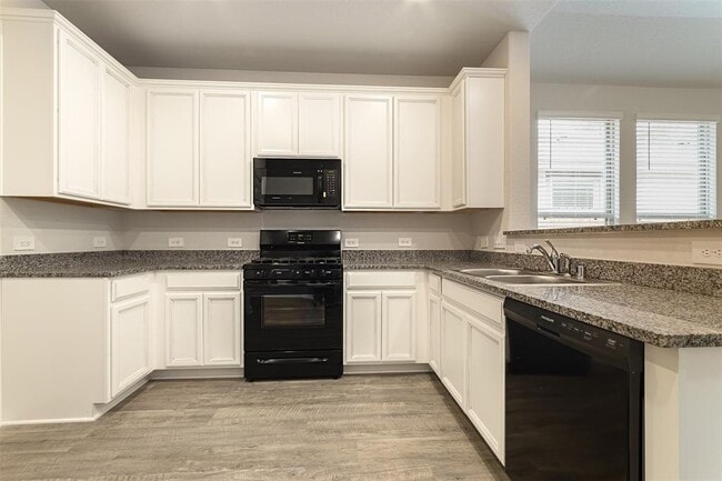 Building Photo - 14717 Pinion Ct
