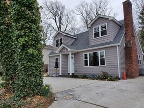 Building Photo - 128 Bayville Ave