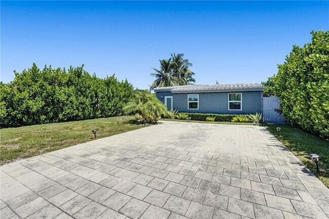 Building Photo - 1732 NE 173rd St