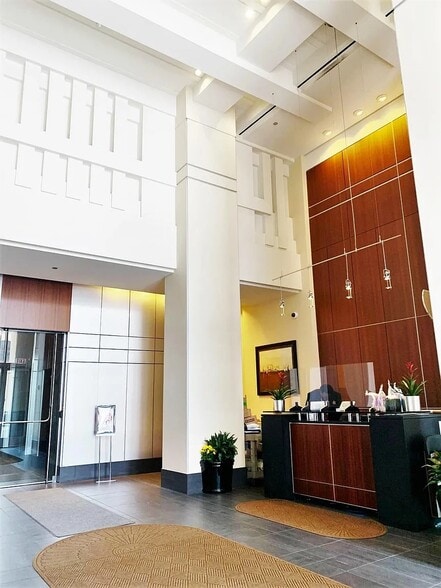 Lobby - 1400 S Michigan Ave