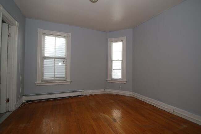 Building Photo - 198 Blatchley Ave