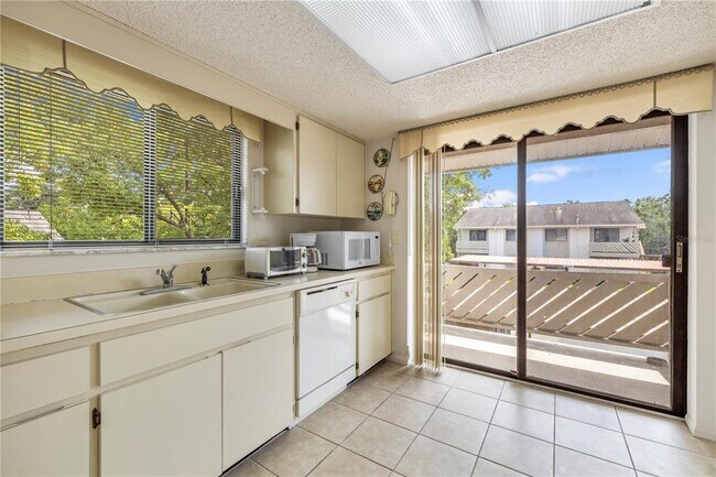 Building Photo - 8023 Feather Ct