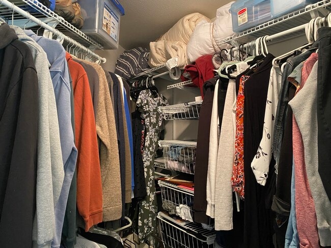 Walk-in closet - 4945 Twin Lakes Rd