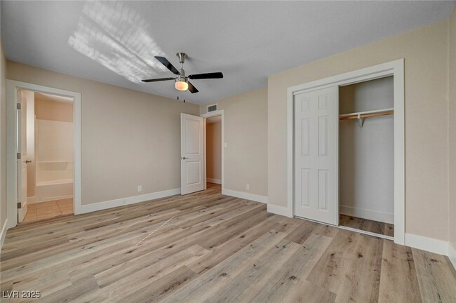 Building Photo - 6121 Edgewood Cir
