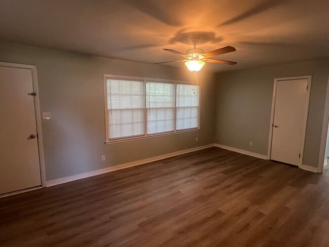 Building Photo - Charming 2BR/2BA Bungalow in Historic Garden City