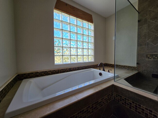 Building Photo - 19 Camerada Rd