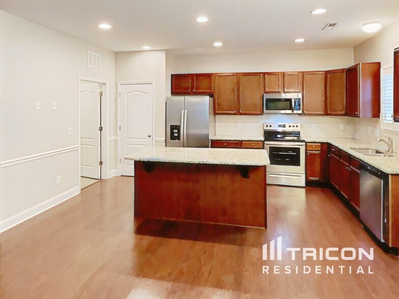 Building Photo - 5766 Woodside Forest Trail