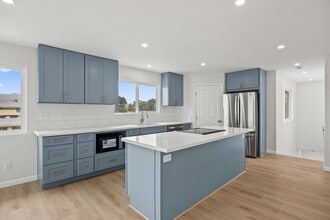 Building Photo - AVAILABLE NOW...BRAND NEW 3 BEDROOM 2 BATH