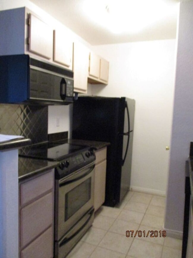 Building Photo - BEAUTIFUL  1 BED 1 BATH CONDO MINUTES FROM...