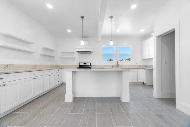 Building Photo - 1019 N Main St