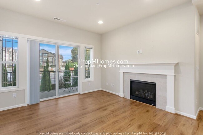 Building Photo - Great Two Bedroom Home In Sherwood! ~Must See The Balcony!