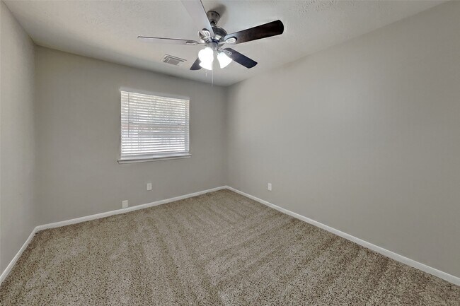 Building Photo - 20423 Drakewood Dr