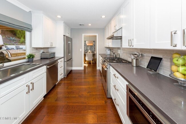 Building Photo - 249 Greenmeadow Dr