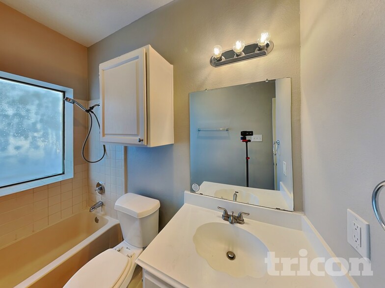 Building Photo - 1130 Dandelion Dr
