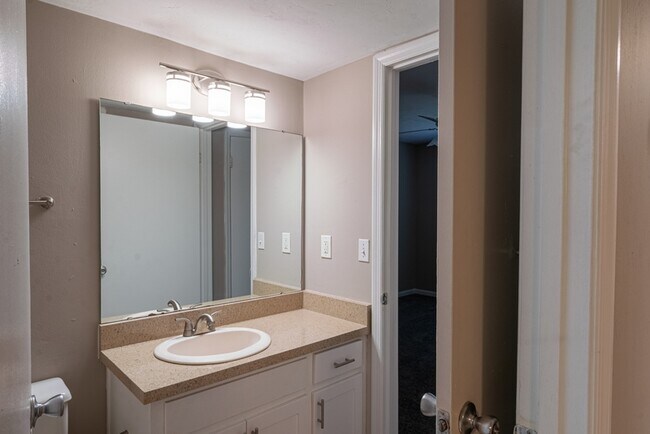 Building Photo - 3201 Tanager Ct