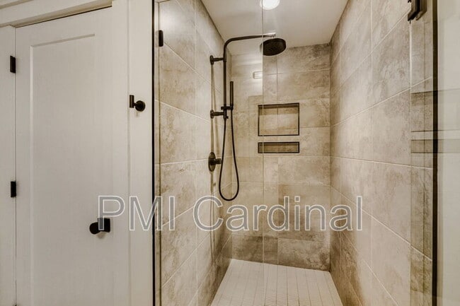 Building Photo - 3121 Colyer Pl