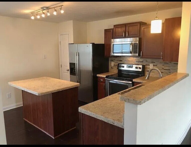 Building Photo - 5443 Spring River Ave