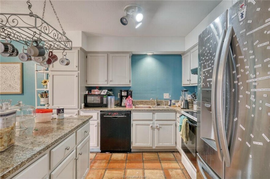 Building Photo - 2400 Longmire Dr