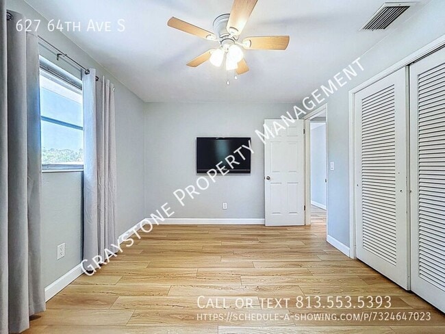 Building Photo - 627 64th Ave S