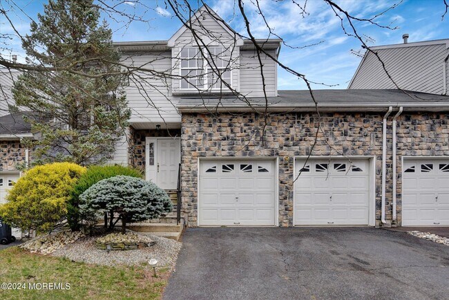 Building Photo - 43 Hummingbird Ct