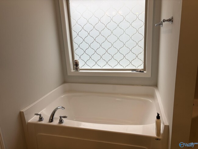 Building Photo - 227 Shubert Dr