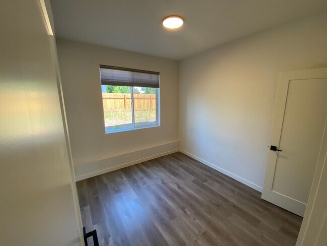 Building Photo - 2-Bedroom, 1-Bath Home in North Portland!