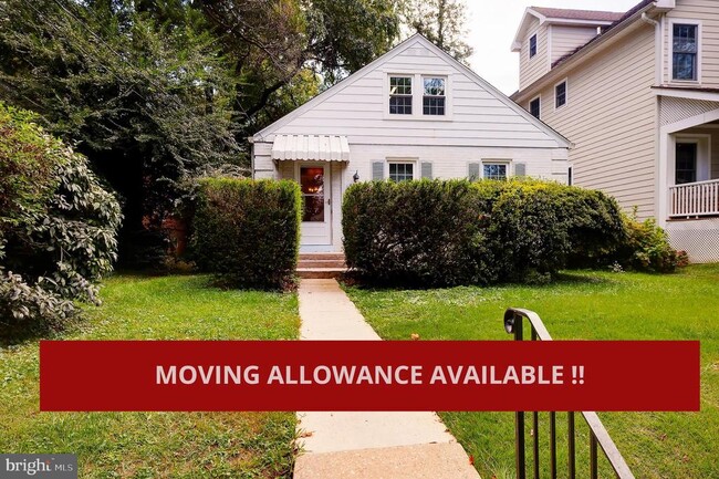 Building Photo - 4851 Crescent St