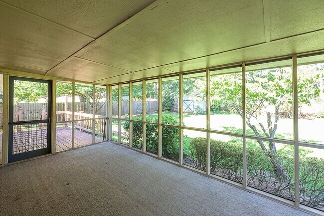Building Photo - 120 Burnett Way