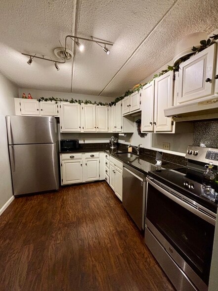 Building Photo - 2500 Mystic Valley Pky