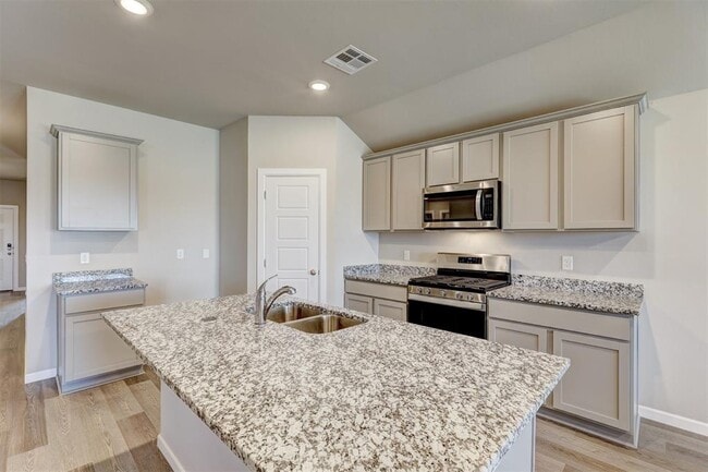 Building Photo - 4109 Sara Pk Dr