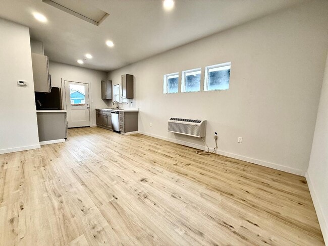 Building Photo - 2392 Karen Ct