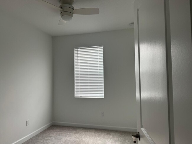 Building Photo - 4663 Hollister Ave