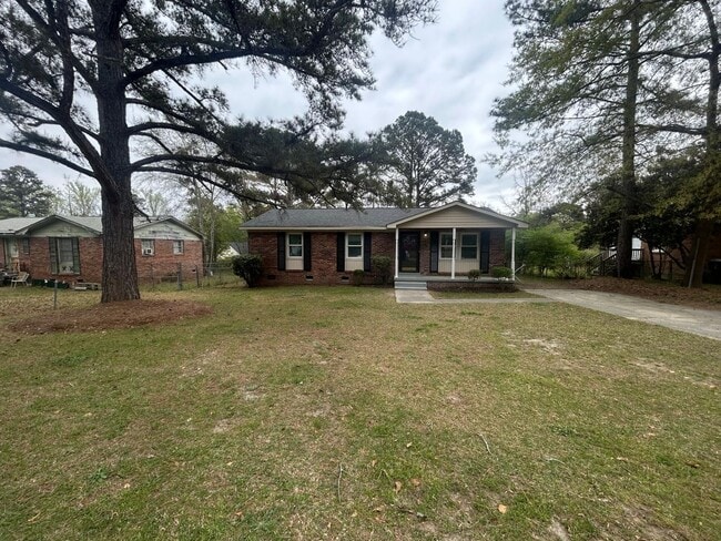 Building Photo - 4BR Home Minutes from Downtown & Fort Jackson