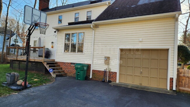 Building Photo - 2018 Cambridge Dr