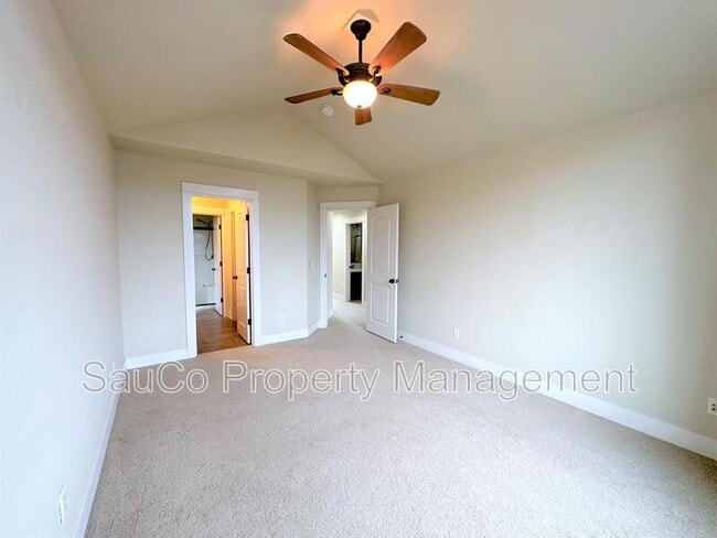 Building Photo - 727 NE 65th Ct
