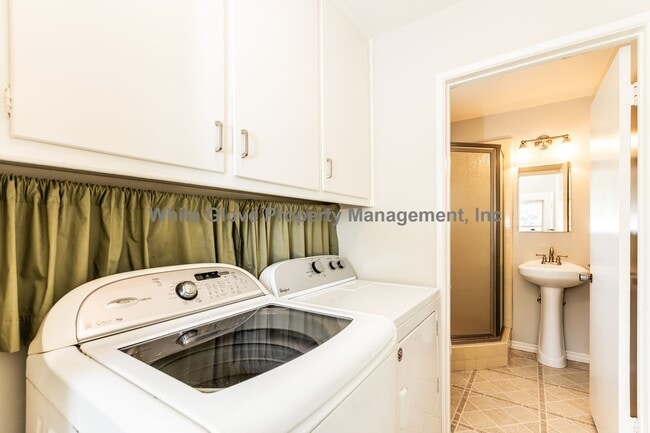 Building Photo - Beautiful 3 Bedroom in Fullerton's President Homes Neighborhood