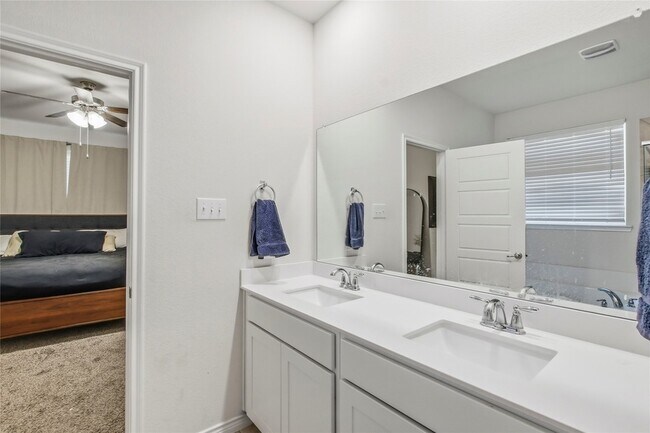 Building Photo - 1540 Princeton Dr