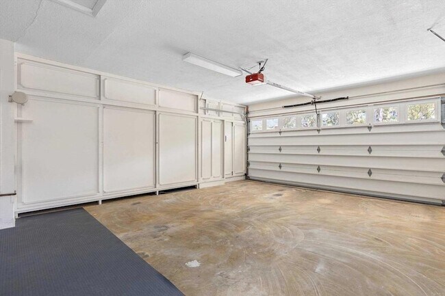 Building Photo - 1304 San Julian Dr