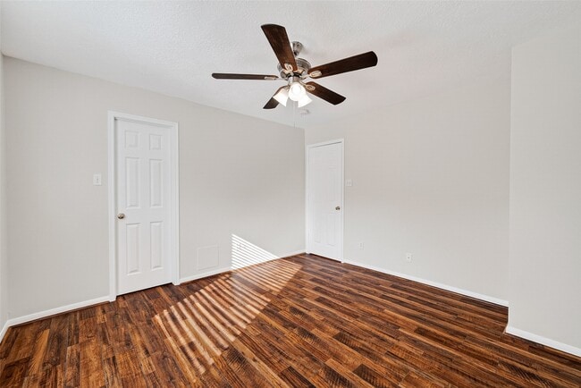 Building Photo - 4539 Springfield Lakes St