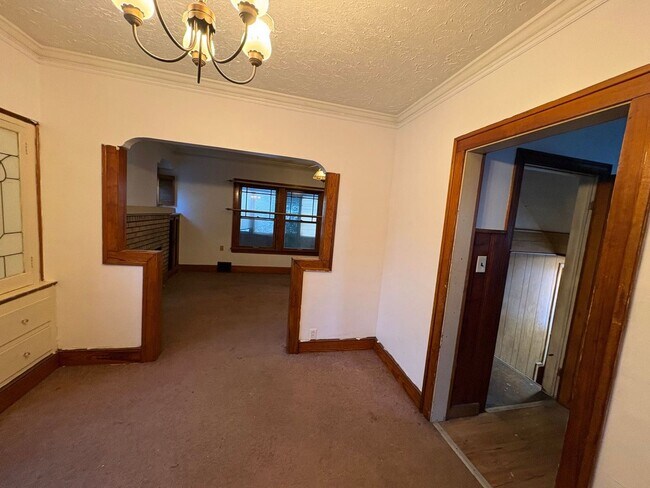 Building Photo - 8123 Vista Ave