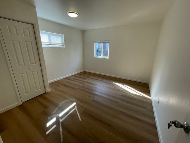 Building Photo - 413 Laurel Ave