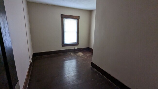 Building Photo - East End home near hospital, restaurants, grocery