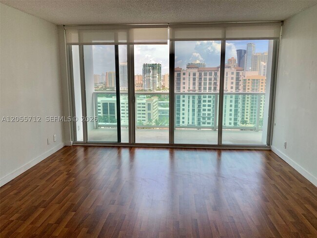 Building Photo - 100 Bayview Dr
