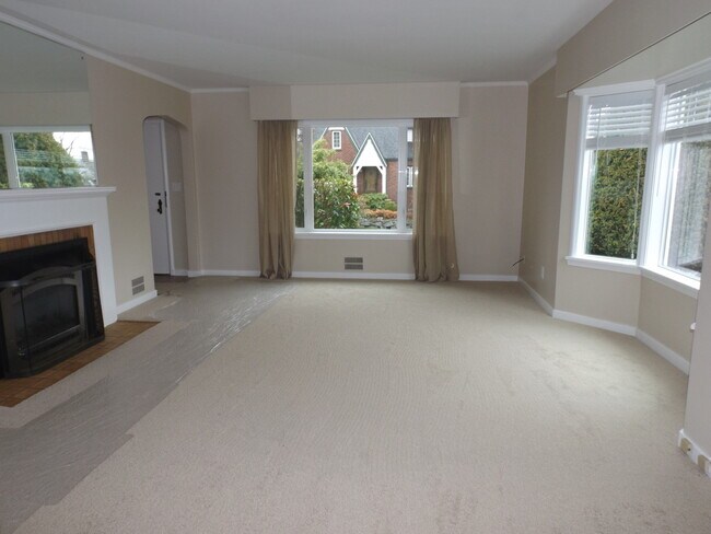 Building Photo - Beautiful Home In Prime Location Bordering Crown Hill and Whittier Heights!