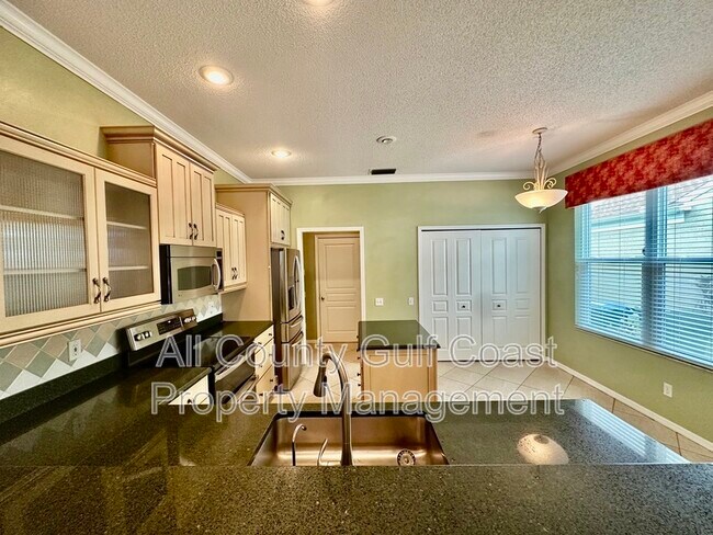 Building Photo - 419 Mayfair Dr