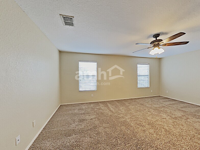 Building Photo - 9306 Pacific Maple
