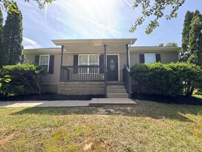 Building Photo - 910 Applegrove Cir